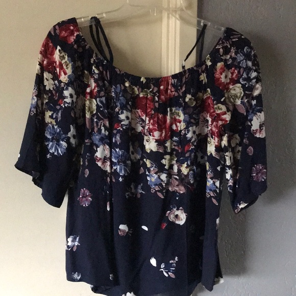 Tops - Cold shoulder, floral blouse